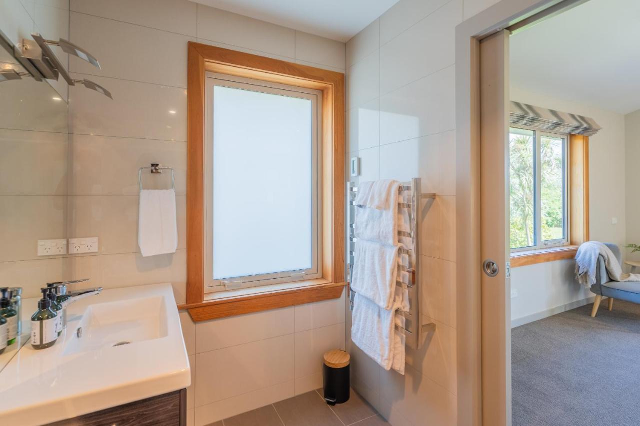 Anam Cara Gardens Luxury Villa Private Bedrooms And Ensuite Bathrooms Sleeps 9 Otaki Екстериор снимка