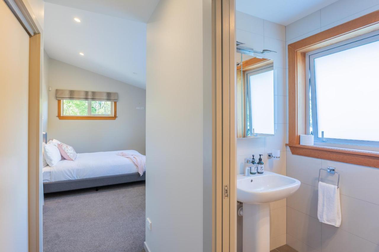Anam Cara Gardens Luxury Villa Private Bedrooms And Ensuite Bathrooms Sleeps 9 Otaki Екстериор снимка