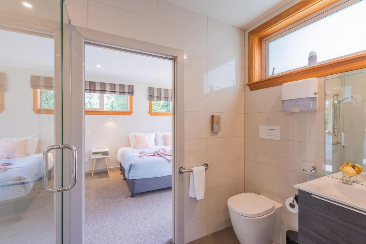 Anam Cara Gardens Luxury Villa Private Bedrooms And Ensuite Bathrooms Sleeps 9 Otaki Екстериор снимка