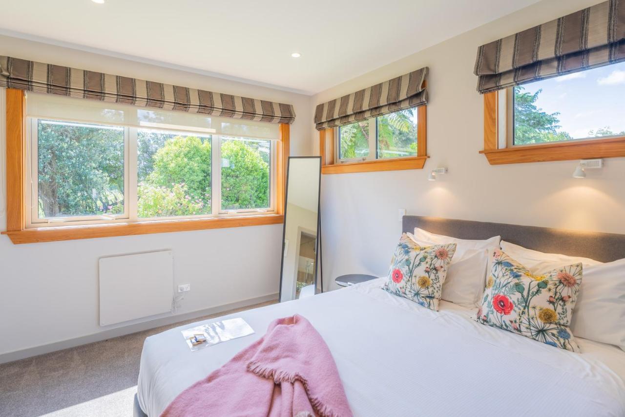 Anam Cara Gardens Luxury Villa Private Bedrooms And Ensuite Bathrooms Sleeps 9 Otaki Екстериор снимка